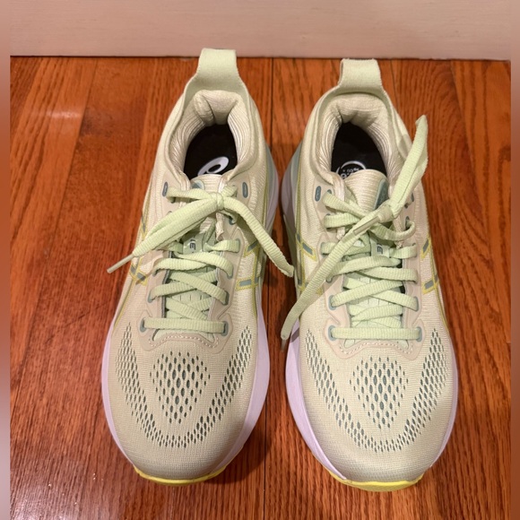 Women’s Asics Gel-Kayano 31 EUC - Picture 4 of 10